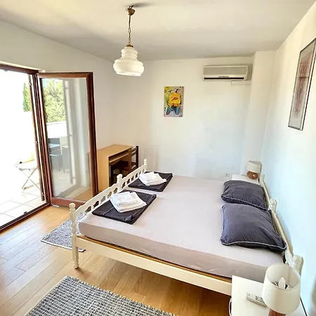 Vacation Brac Вилла Сплитска
